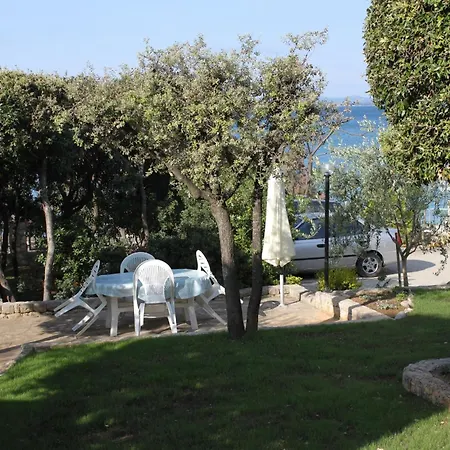 Family Friendly Seaside Apartments Kozino, Zadar - 6184 Apartman Petrcane