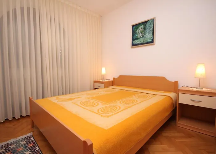 Family Friendly Seaside Apartments Kozino, Zadar - 6184 Apartman Petrcane