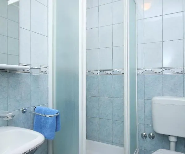 Family Friendly Seaside Apartments Kozino, Zadar - 6184 Petrcane