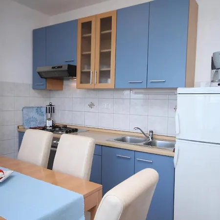 דירה Family Friendly Seaside Kozino, Zadar - 6184 פטרצ'אנה